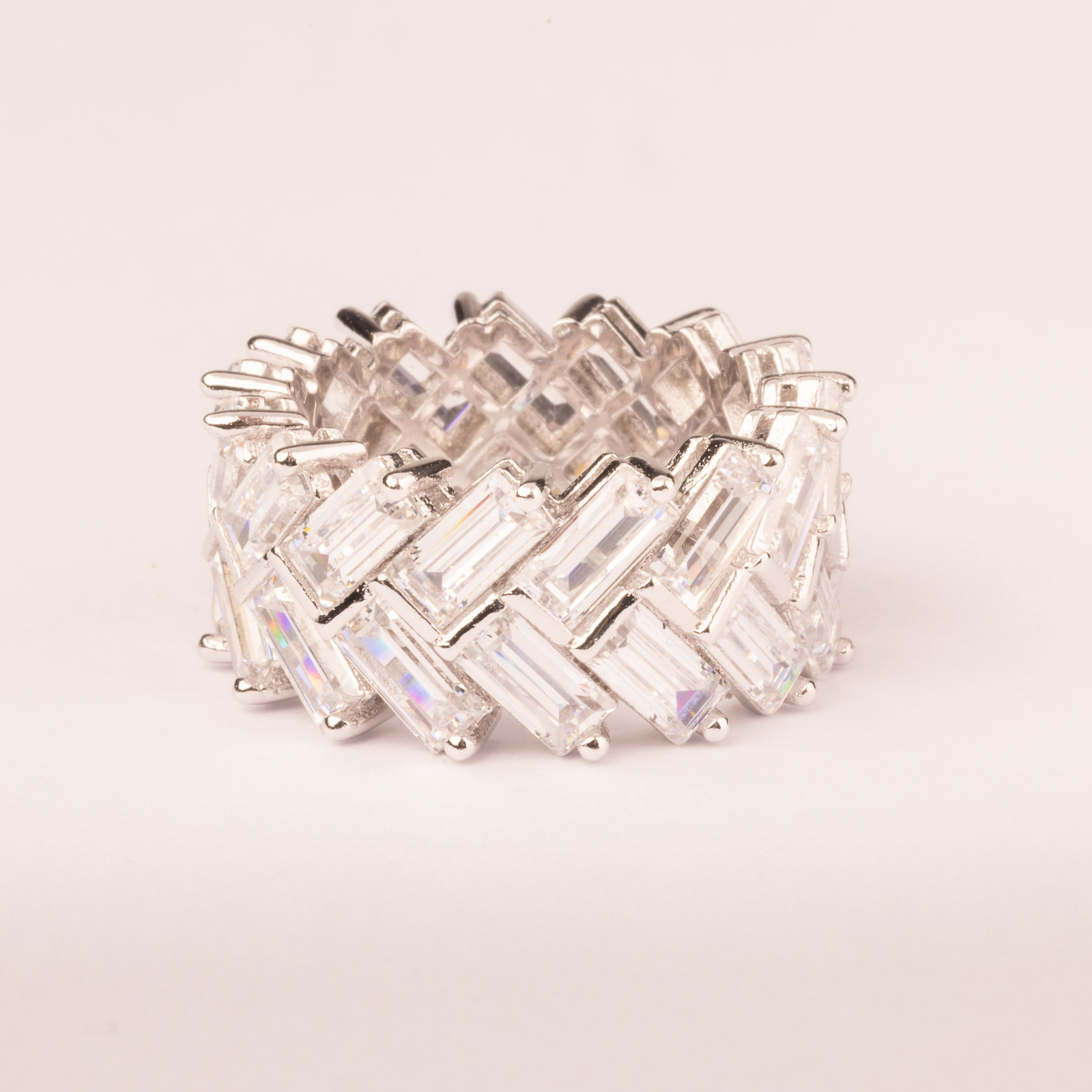 Anello fascia zirconi taglio baguette