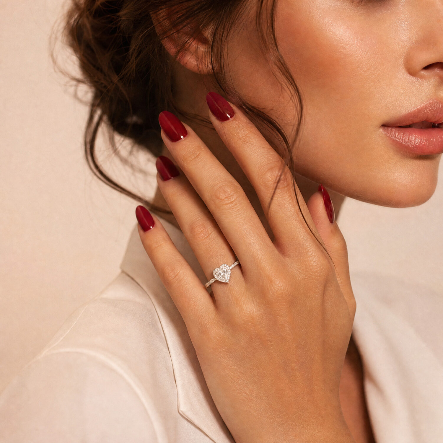 Fede sottile con centrale zircone taglio cuore bianco