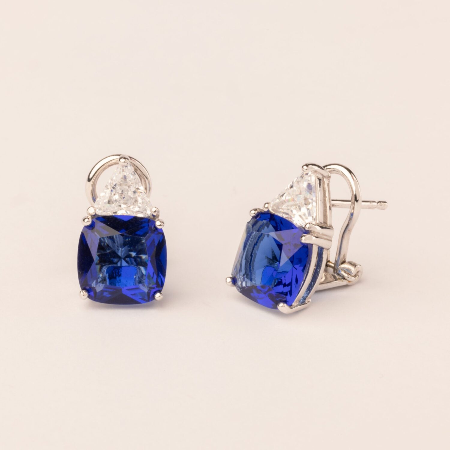 Orecchino a lobo triangolo e zircone princess - Blu zaffiro