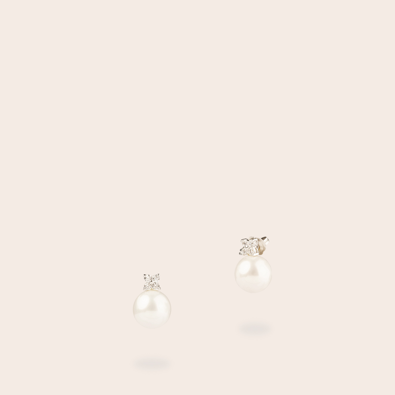 Orecchino a lobo quadrifoglio e perla mm. 12 - immagine 3