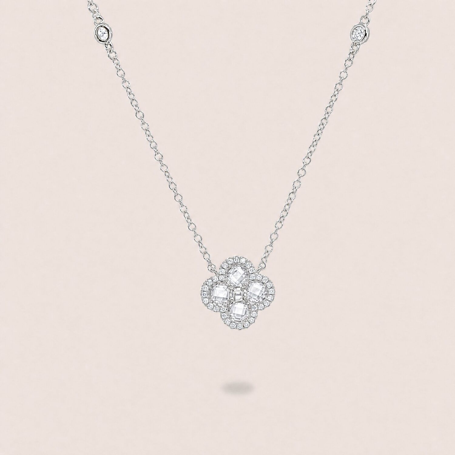 Ciondolo fiore singolo Total white