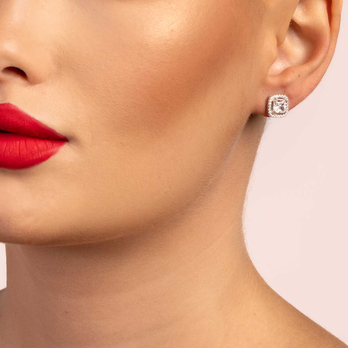 Orecchino a lobo zircone bianco