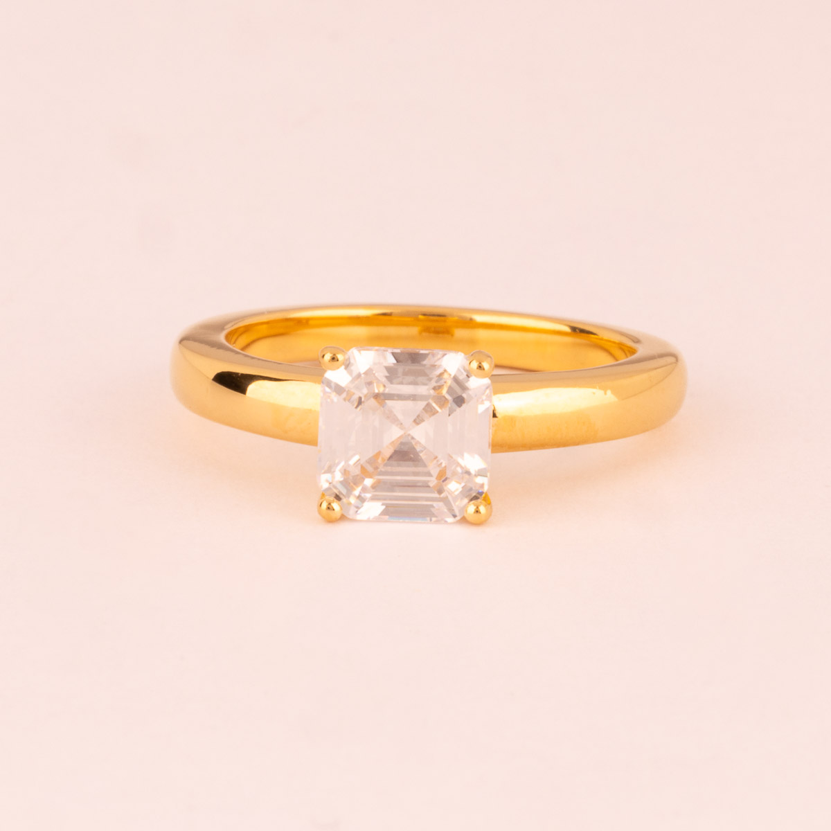 Anello solitario taglio Princess 7 mm.