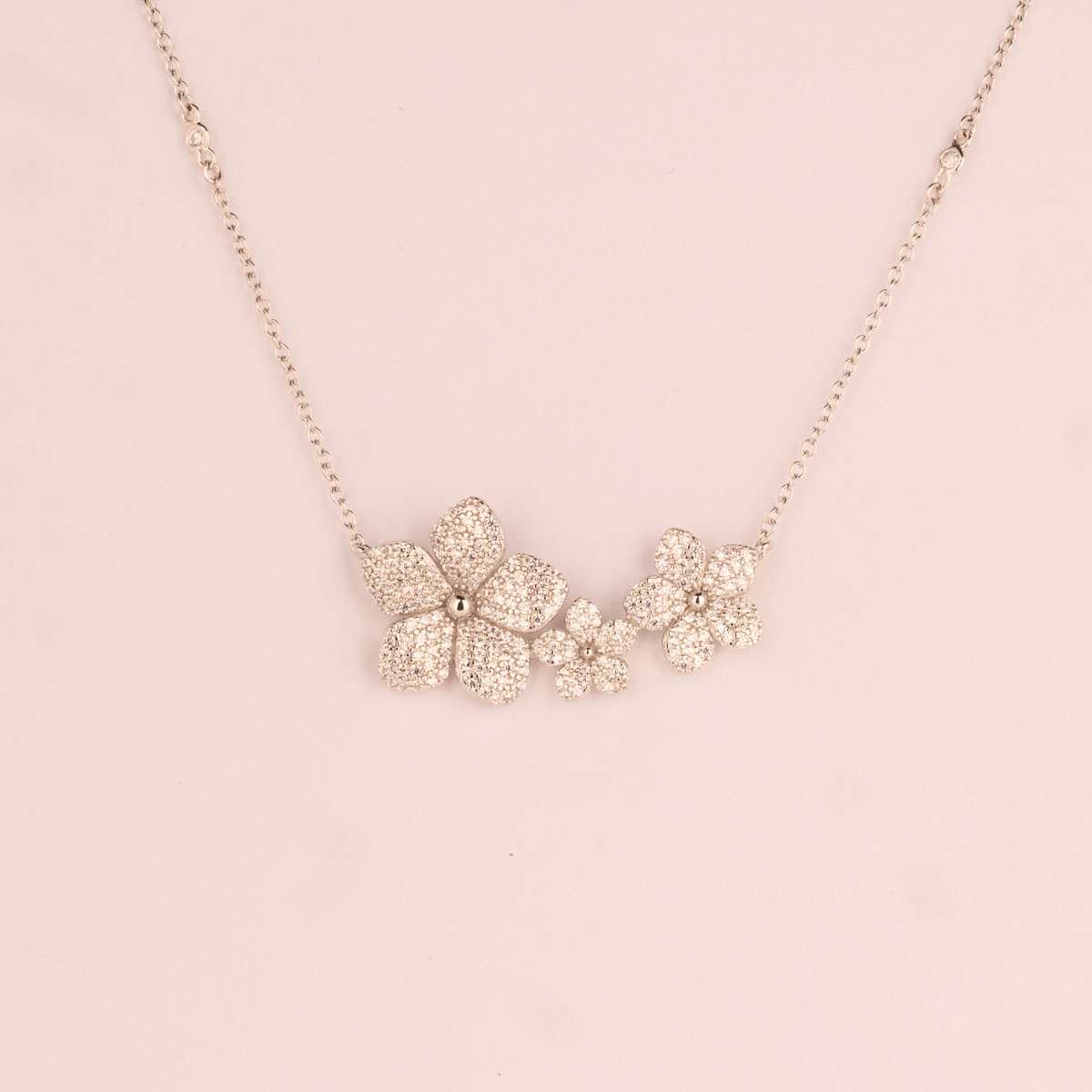 Catena 3 fiori pave' zirconi bianchi