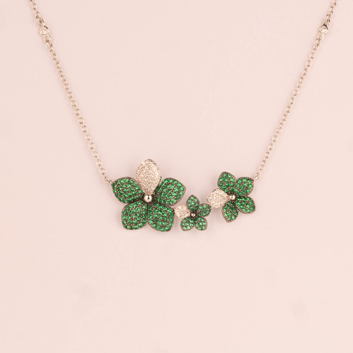 Catena 3 fiori pave' smeraldo