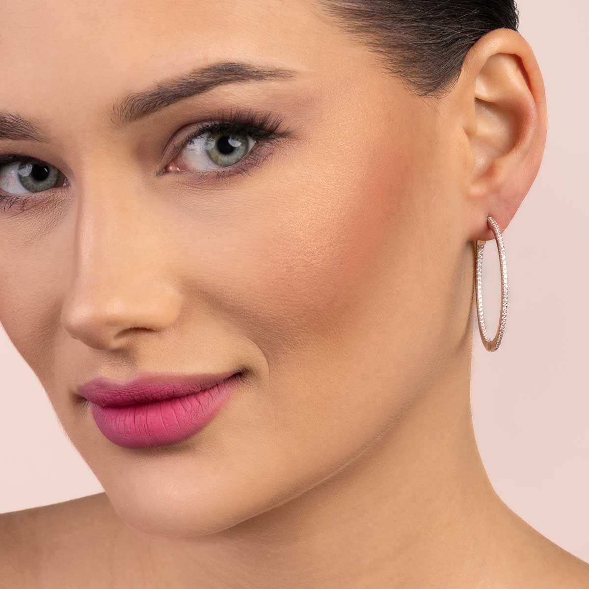 Orecchino cerchio 3 cm.  micro zirconi bianchi