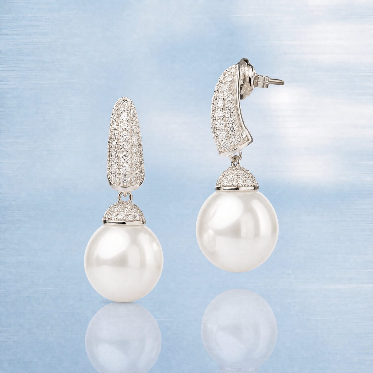 Orecchino virgola pave' e perla pendente