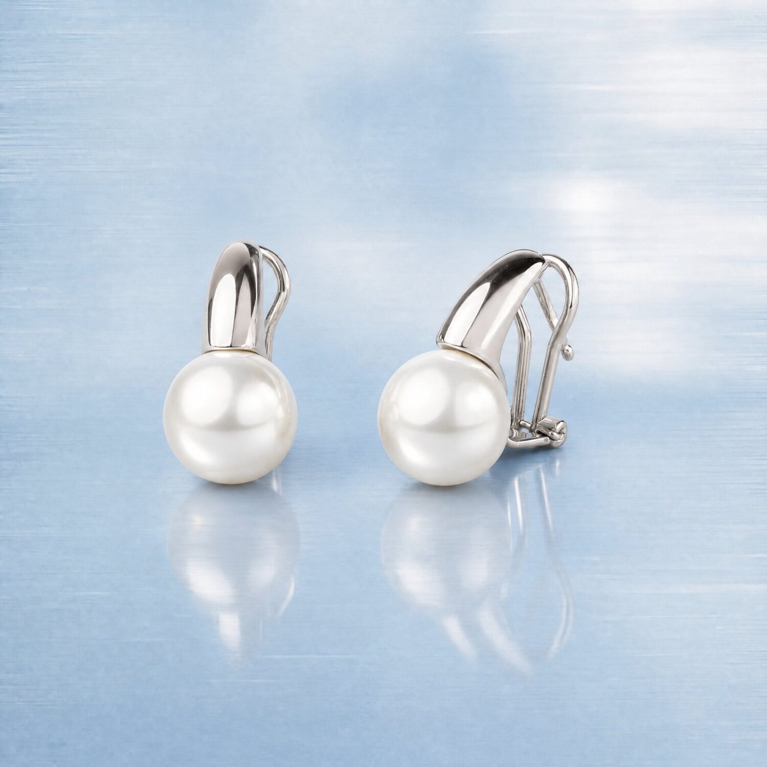 Orecchino Virgola liscia e perla